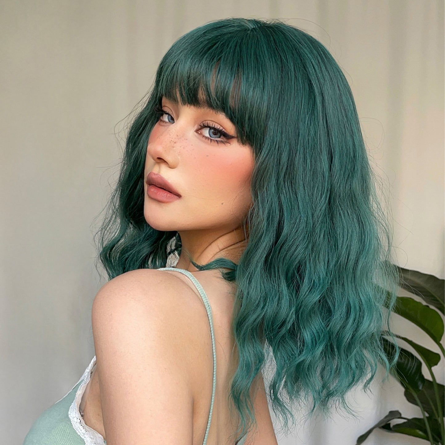 【Cleo】Loxology | 16 Inches Long Curly Green Wigs with Bangs Synthetic Wig Women Wig