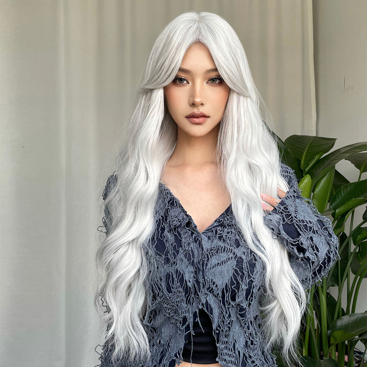 【Elowen】Loxology | 28 Inches Long Curly White Wigs with Bangs Synthetic Wigs Women's Wigs for Daily or Cosplay Use WL1096-1