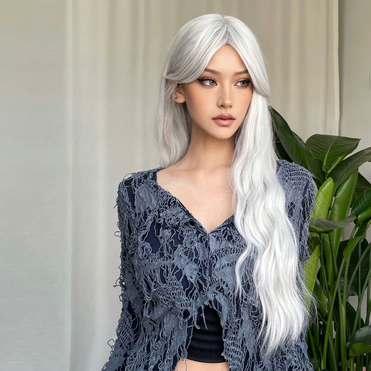 【Elowen】Loxology | 28 Inches Long Curly White Wigs with Bangs Synthetic Wigs Women's Wigs for Daily or Cosplay Use WL1096-1