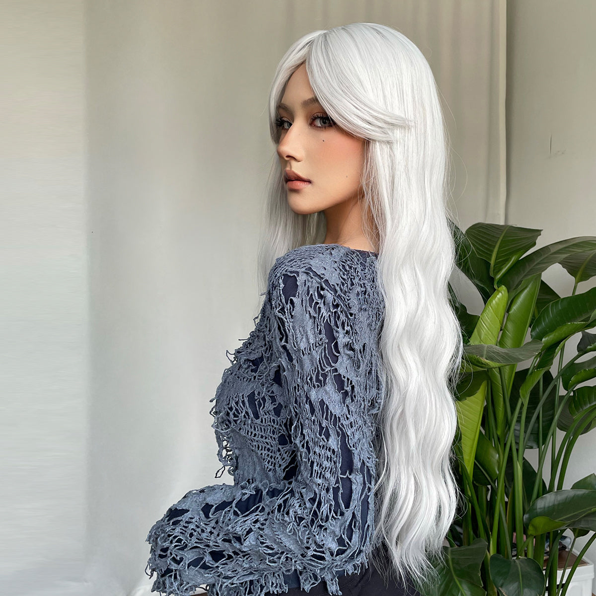 【Elowen】Loxology | 28 Inches Long Curly White Wigs with Bangs Synthetic Wigs Women's Wigs for Daily or Cosplay Use WL1096-1